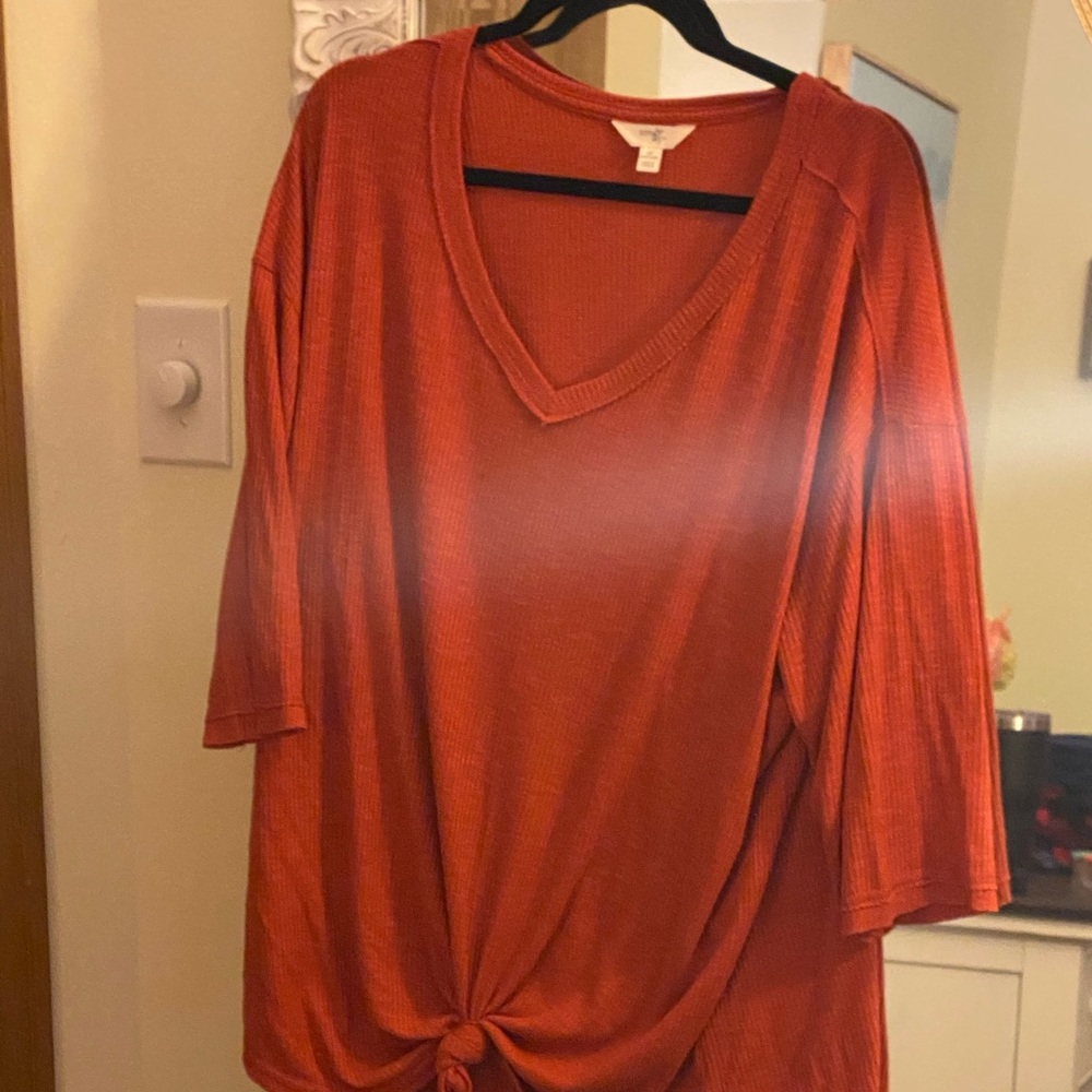 3/4 ribbed tee with tied knot bottom
